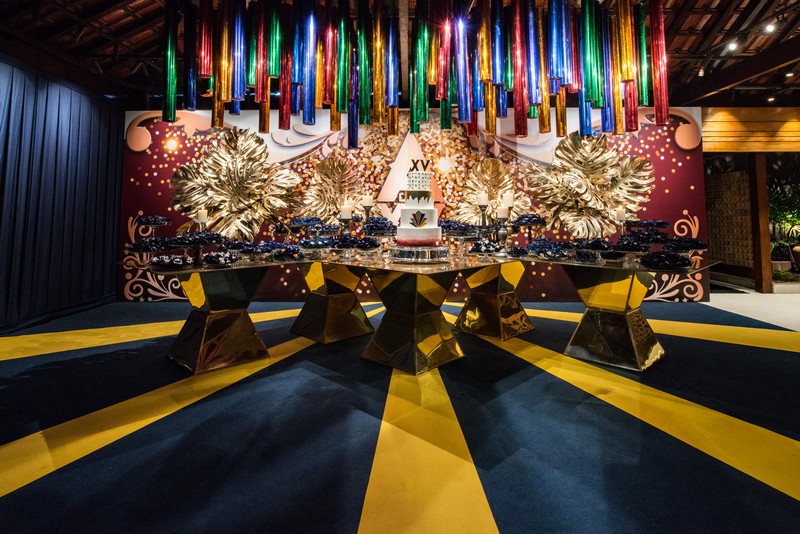 Decoração de festa de 15 anos tema circo mesa de doces