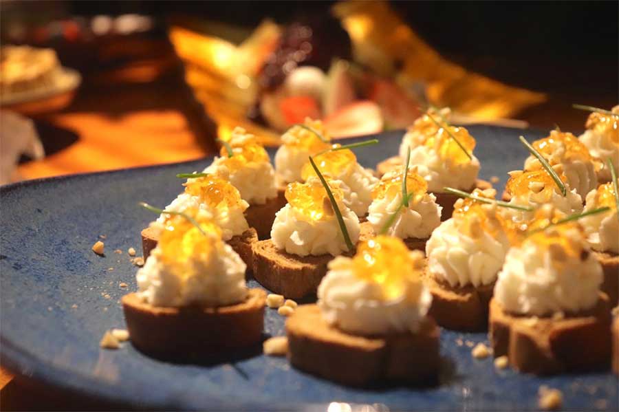 Mini toast de boursin na Noite dos Queijos de Cabra Premiados